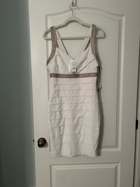 NWT White Embellished beading V-Neck Bandage Dress 8